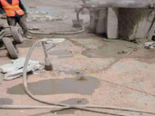 青铜峡水泥混凝土路面板底注浆技术 路面脱空注浆整治方案